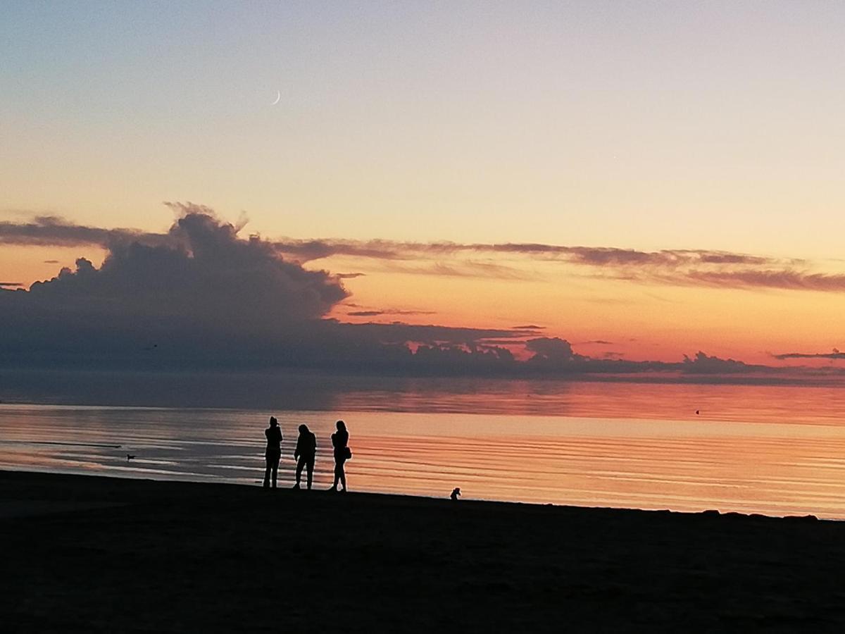 15 Minutes From The Beach And City Center 7 Minutes From The Airport Riga Exteriör bild